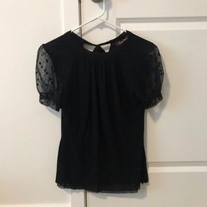 Eyelet black top